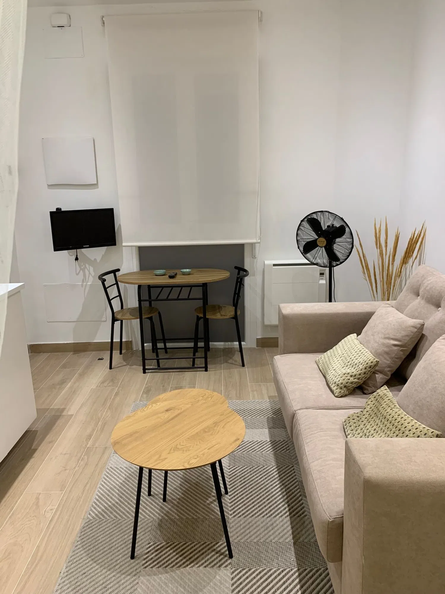 Estudio en calle de la Reina, 9 - Foto 2
