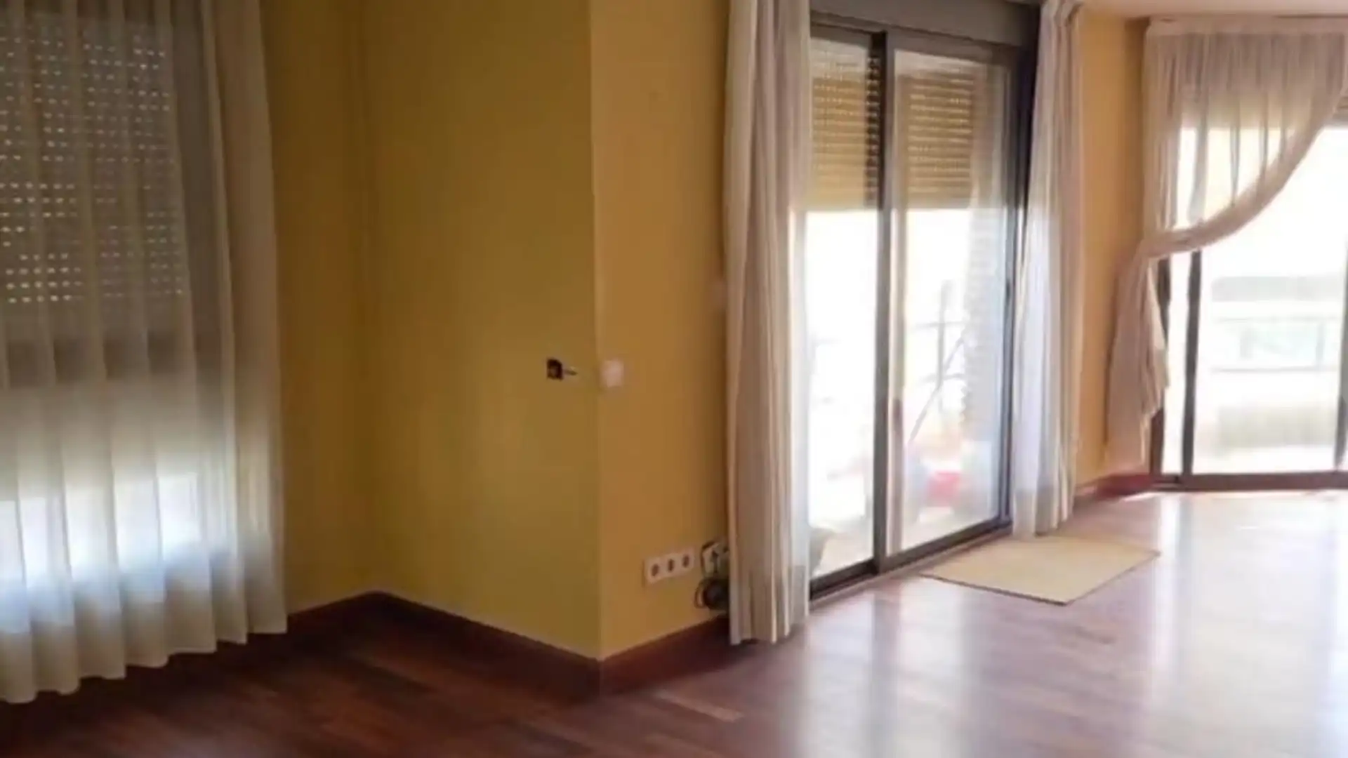 Piso en  Carrer de Ciril Amorós 42 - Foto 1