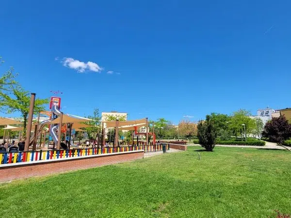 Piso en calle la Canción del Olvido, 29