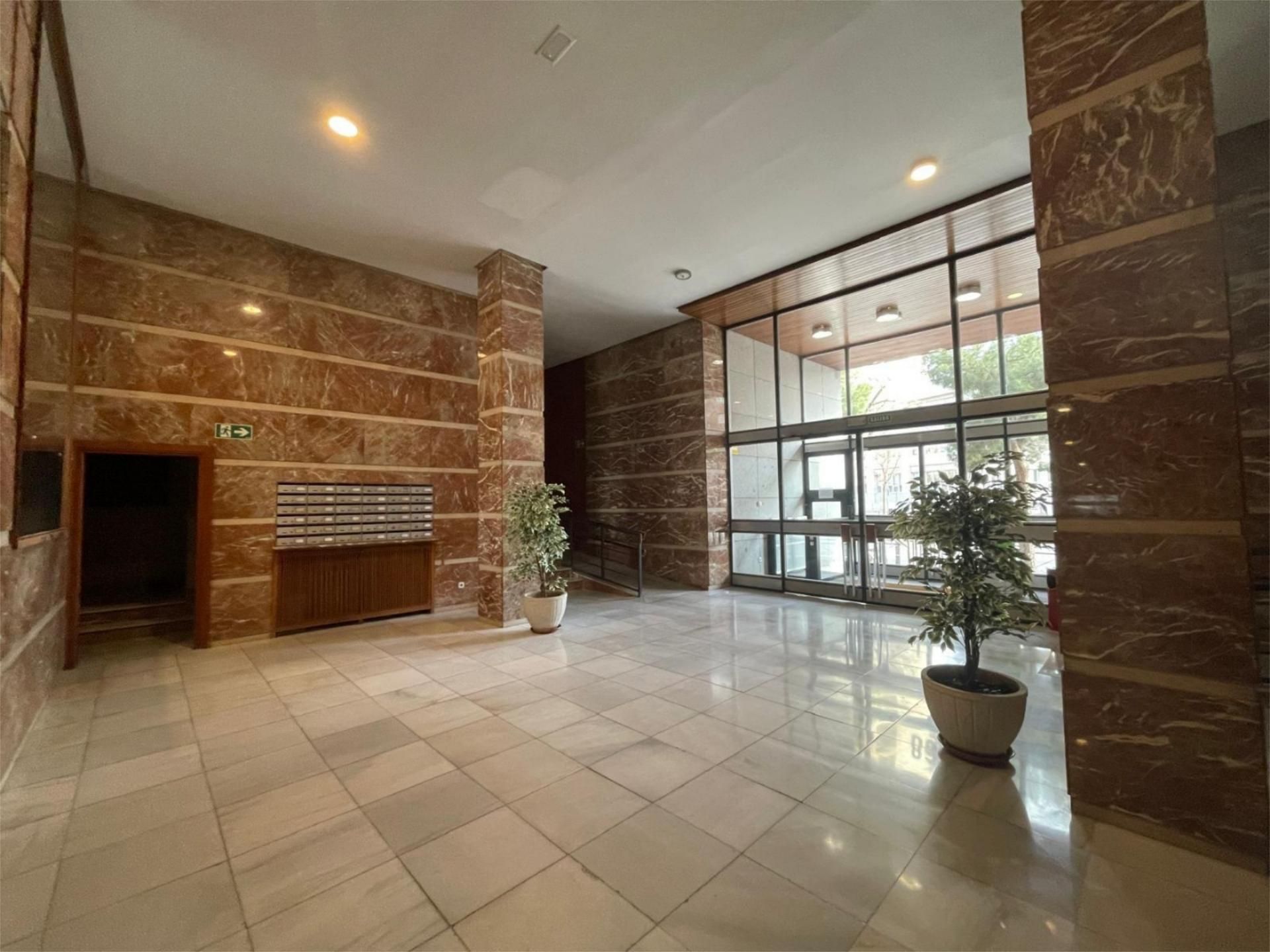 Piso en  Avenida de la Reina Victoria 68 - Foto 2