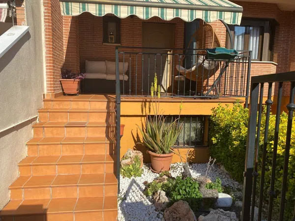 Chalet adosado en calle Pablo Neruda, 32 - Foto 1