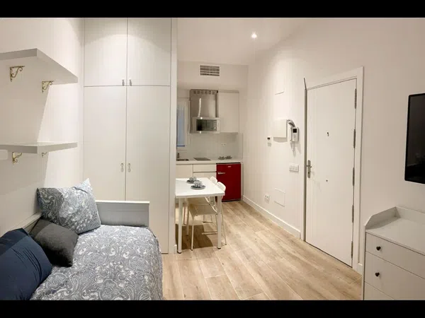 Estudio en calle del Mesón de Paredes, 43