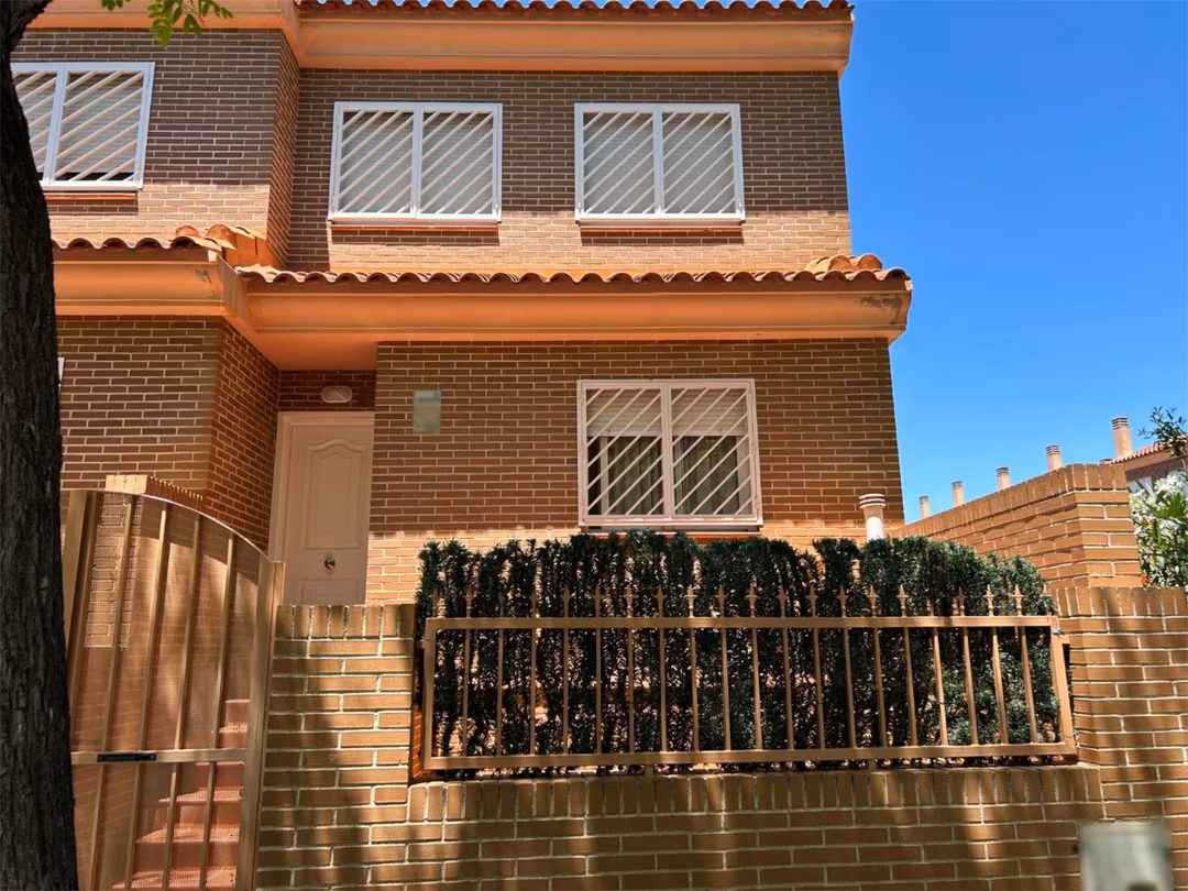 Casa adosada en  Avinguda d l`Almássera 13A - Foto 4