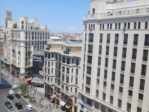 Estudio en via gran, 45
