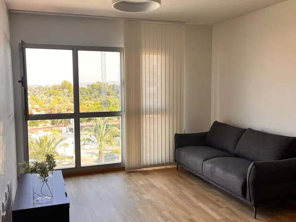 Piso en avenida Don Juan de Borbon, 83