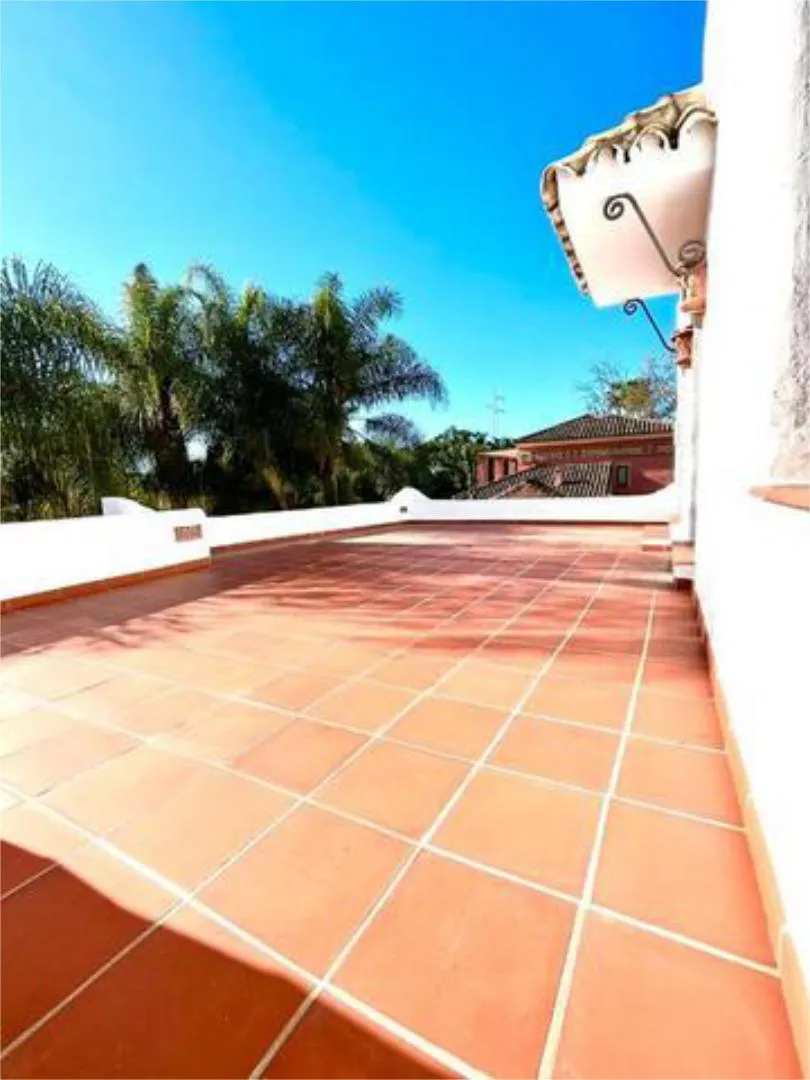 Casa adosada en Nagüeles - Foto 4