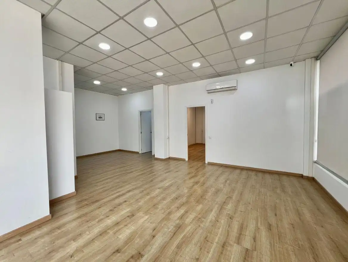 Local comercial en  Carrer SARAJEVO - Foto 3