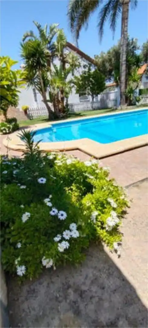 Casa adosada en Chalet la huerta con piscina - Foto 2