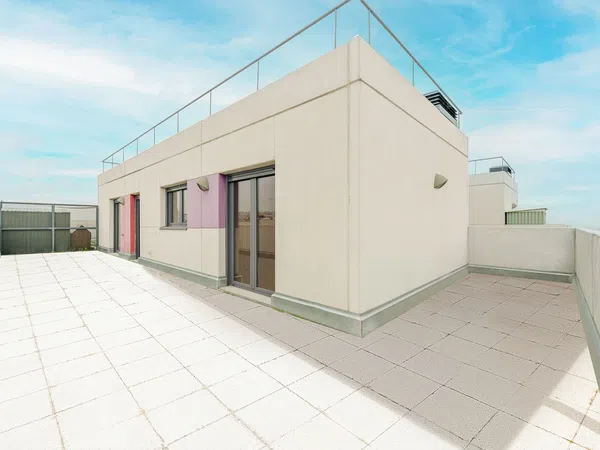 Ático en calle de Lina Odena