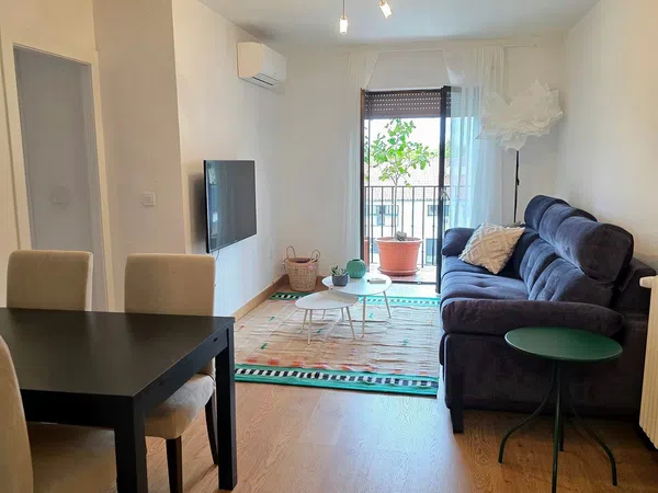 Piso en avenida de los Reyes de España, 26