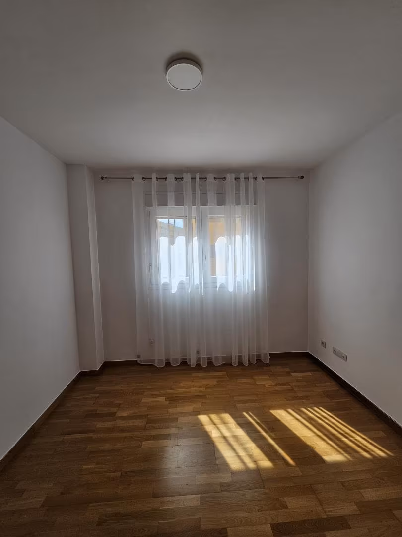 Piso en  Calle Doctor Alfonso Chiscano Díaz 8 - Foto 12