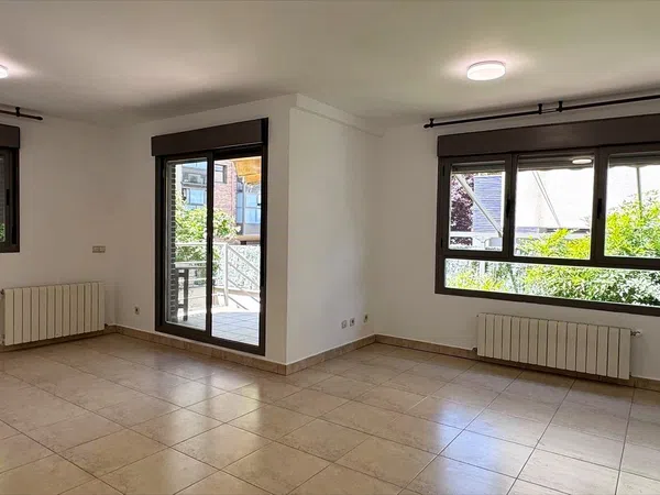 Chalet pareado en Calle Juan José Millas, Rivas Futura - Foto 2