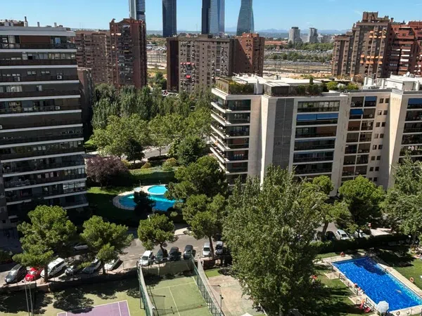 Piso en calle de Caleruega, 50