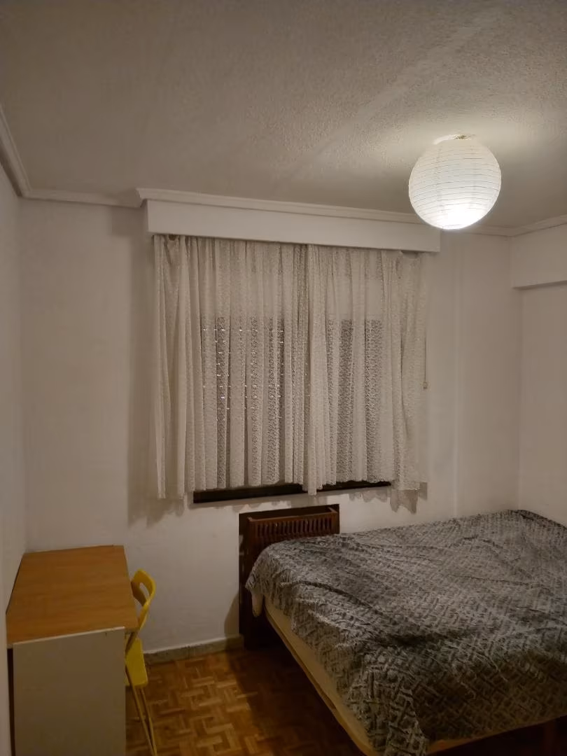 Piso en  Calle Condes de Crespo Rascón 41 - Foto 2