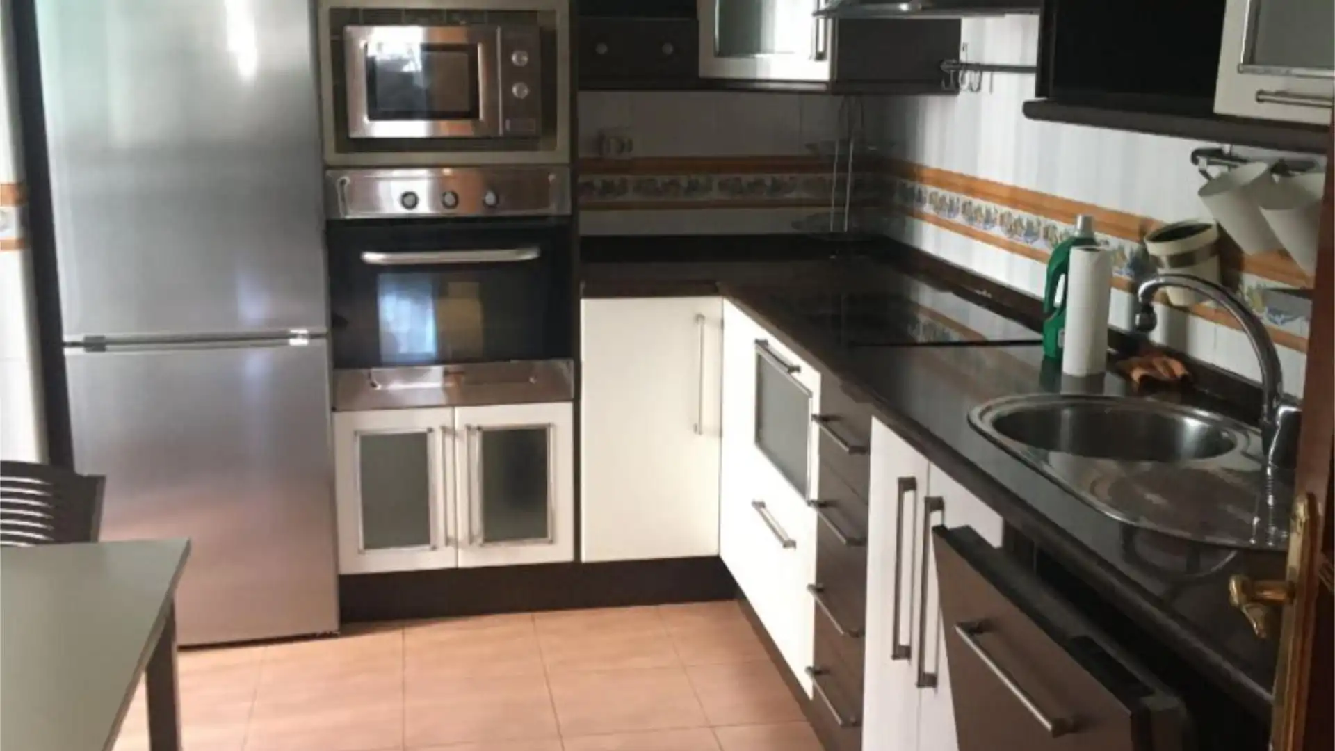 Piso en  Avenida del Editor Ángel Caffarena 21 - Foto 4