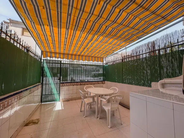 Chalet adosado en Calle Ángel Nieto, 18 - Foto 1