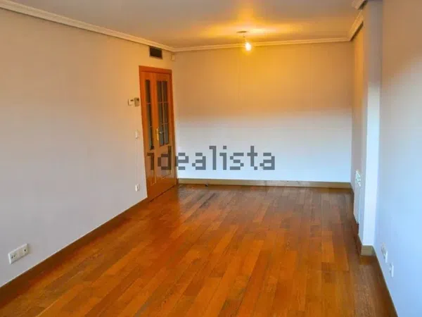 Piso en calle de la Bahía de Santander, 85