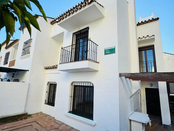 Chalet adosado en avenida las Palmeras, 17 - Foto 2