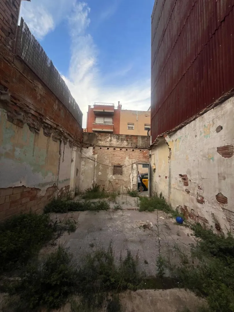 Finca rústica en  Carrer de Navata 9 - Foto 1