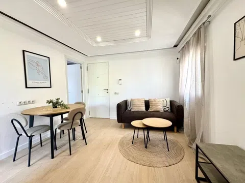 Piso en calle Paulo Orosio, 23