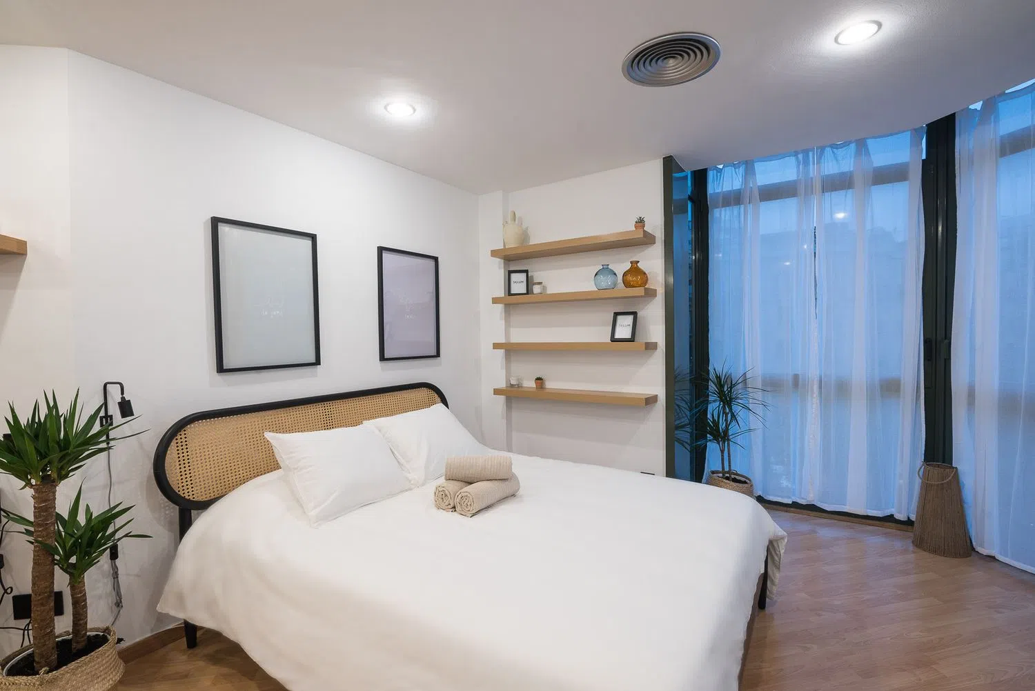 Estudio en calle de Villarroel, 145 - Foto 1