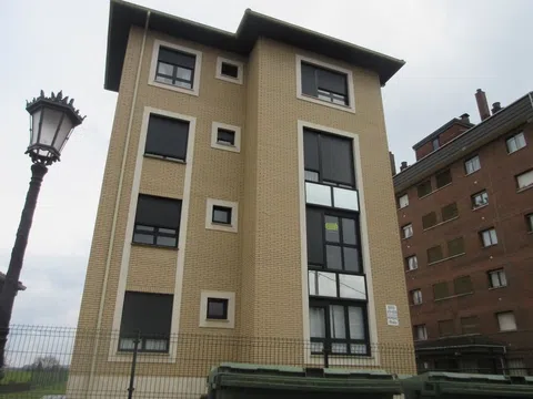 Piso en plaza Hermanos Cantón, 32
