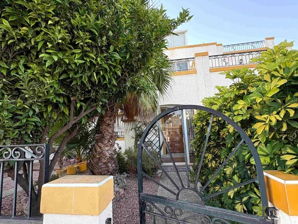 Chalet pareado en Calle Lagunas de Ruidera, 412, Zona Lago - Los Almendros - Foto 2