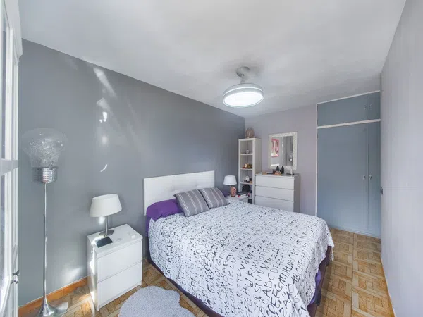 Piso en calle de Menorca, 21