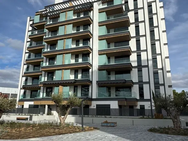 Piso en calle de Mesena, 80