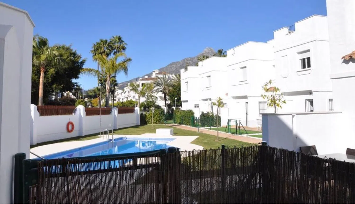Chalet adosado en Urbanización Los Naranjos de Marbella, 1 Manzana - Foto 1