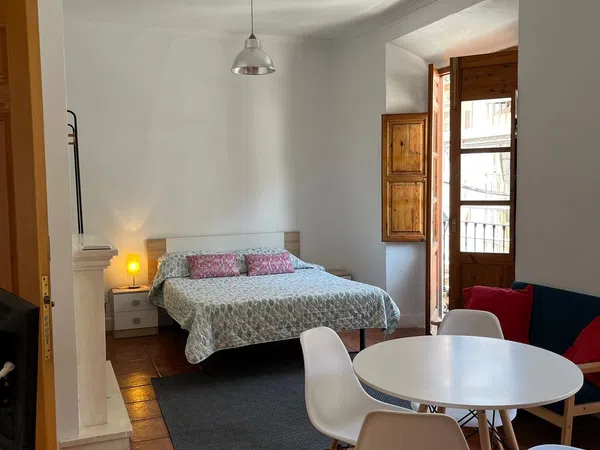 Estudio en calle Hinestrosa, 19