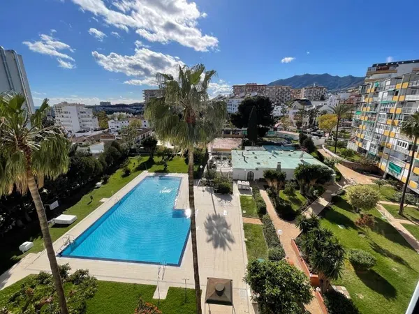 Piso en avenida de la Telefónica, 15