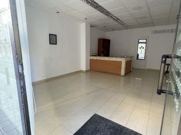 Local comercial en  Calle Comandante Seva 11 - Foto 1