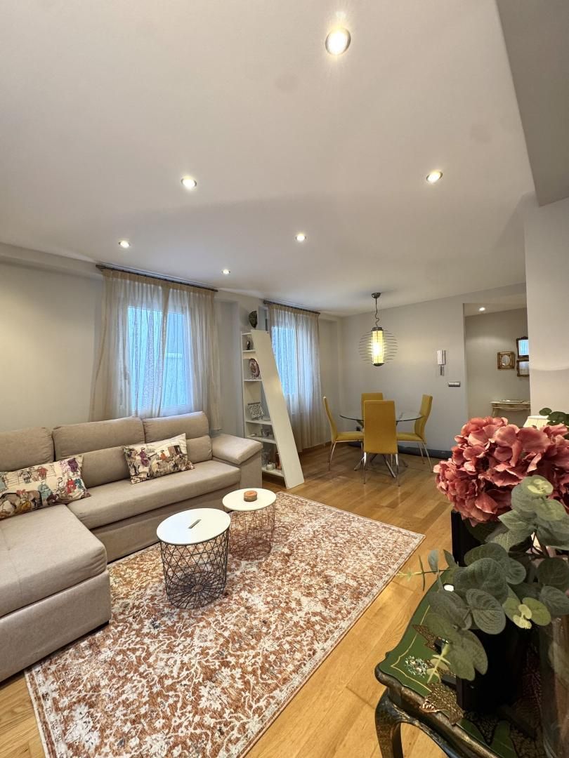 Piso en  Rúa de Ramón Cabanillas 1 - Foto 2