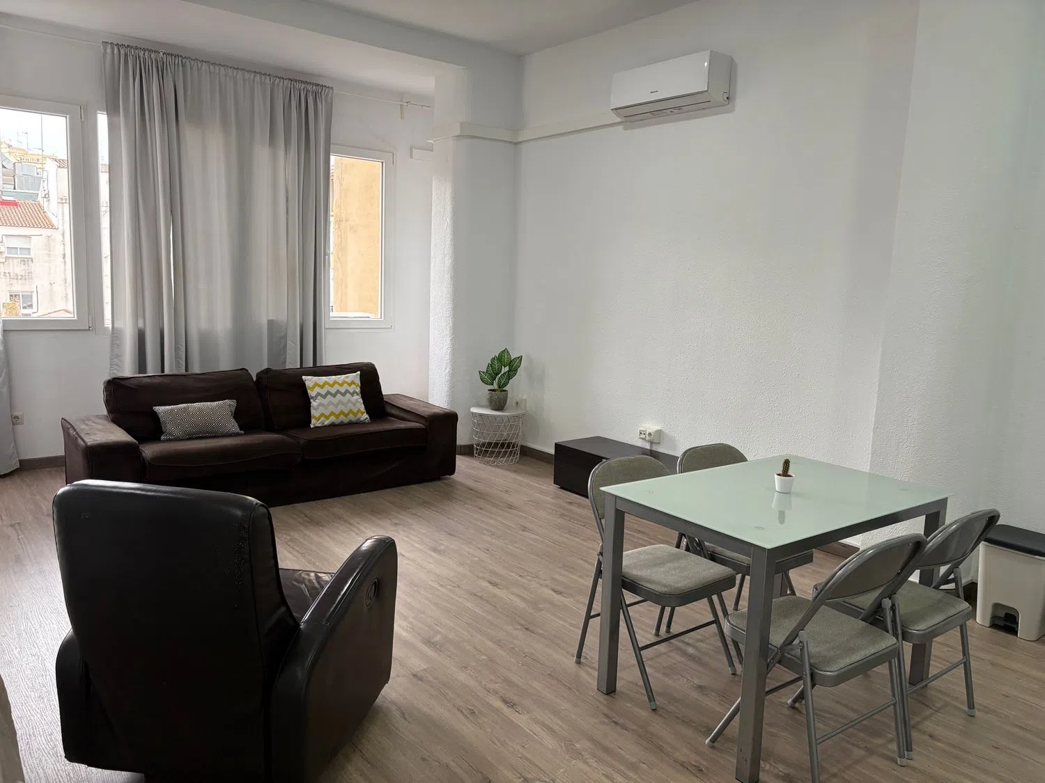 Estudio en calle de Sant Vicent Màrtir, 106 - Foto 1