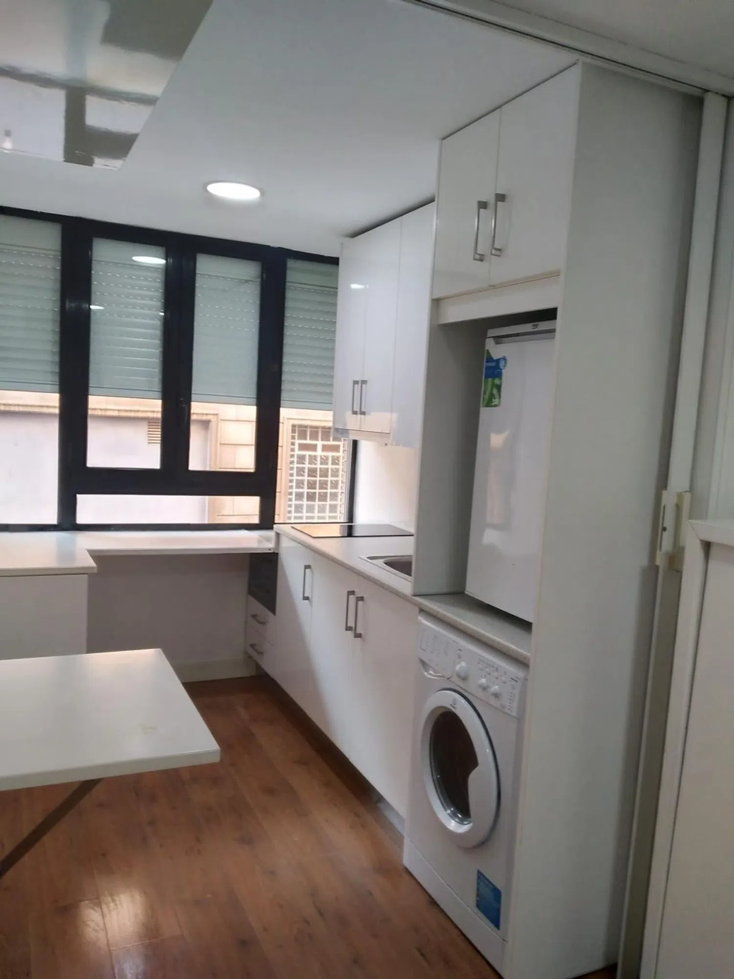 Estudio en calle dels Comtes d'Urgell, 4 - Foto 1