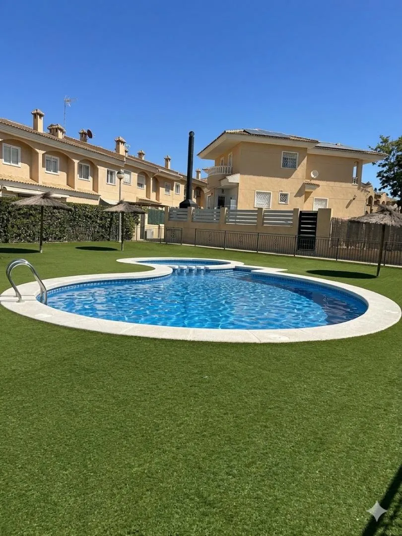 Casa adosada en  Calle la Loma 32 - Foto 2