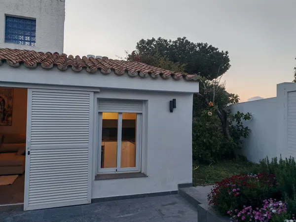 Casa independiente en Urb. puerto romano Barrio Las Lomas - Foto 3