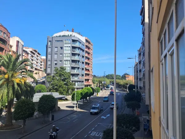 Piso en avenida de la Reina Victoria, 12