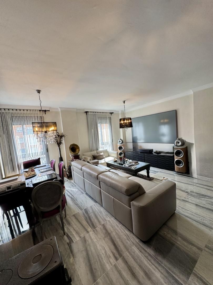 Piso en  Avenida de la Buhaira 18 - Foto 3