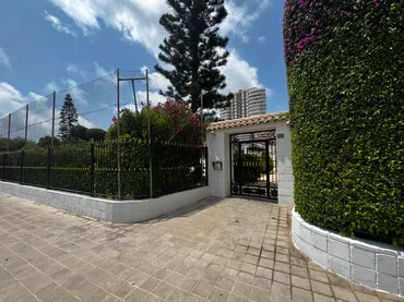 Chalet en  Avinguda de la Costa Blanca - Foto 1