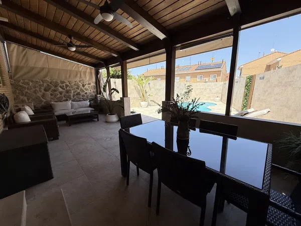 Chalet pareado en Torrejón de Velasco - Foto 1