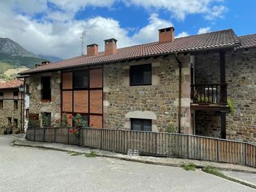 Chalet en  Barrio Redo 6 - Foto 2