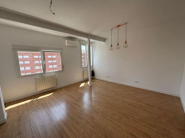 Piso en calle Clara del Rey, 17