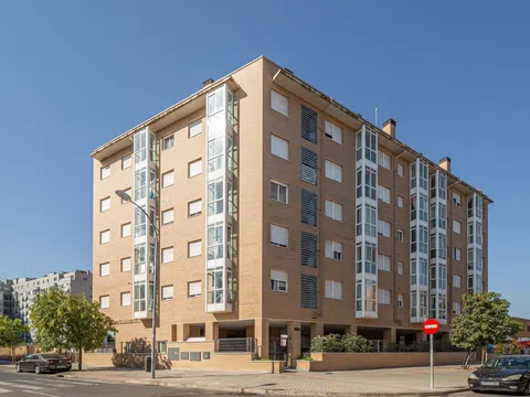 Estudio en calle Calcio