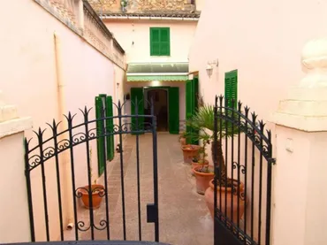 Casa adosada en  Carrer des Convent 13 - Foto 1
