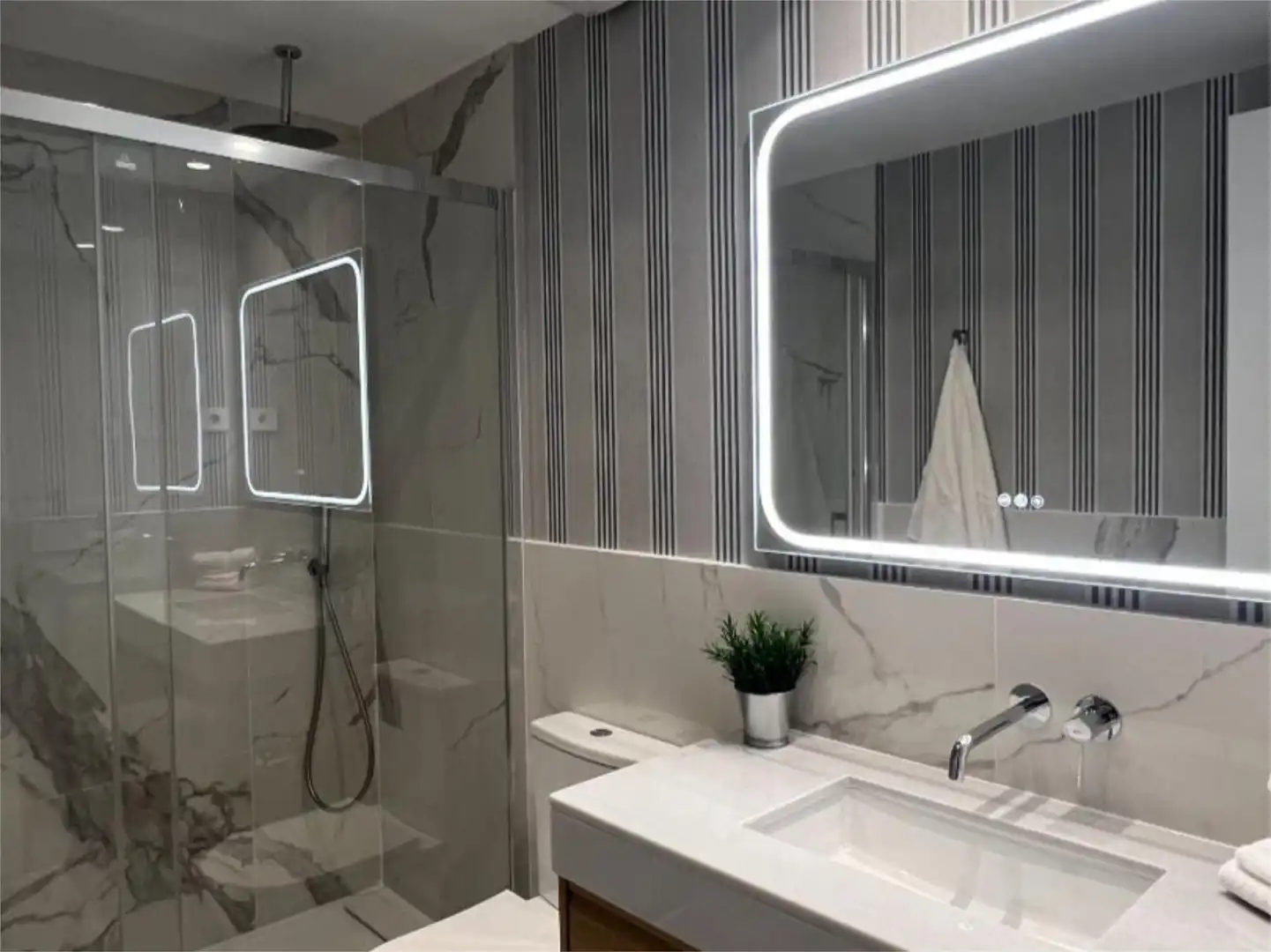 Piso en  Avenida del General Perón 13 - Foto 2