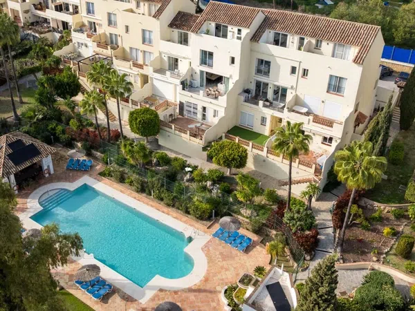 Chalet adosado en Urbanización Los Pinos de Aloha, 10, Aloha - Foto 3