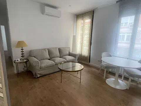 Piso en calle de Cartagena, 21