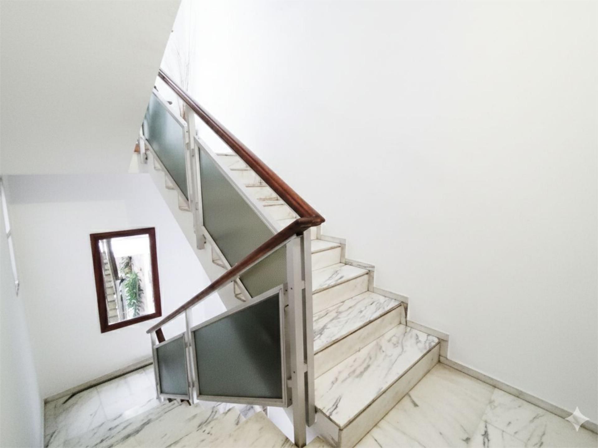 Casa adosada en  Calle Sagunto 41 - Foto 2